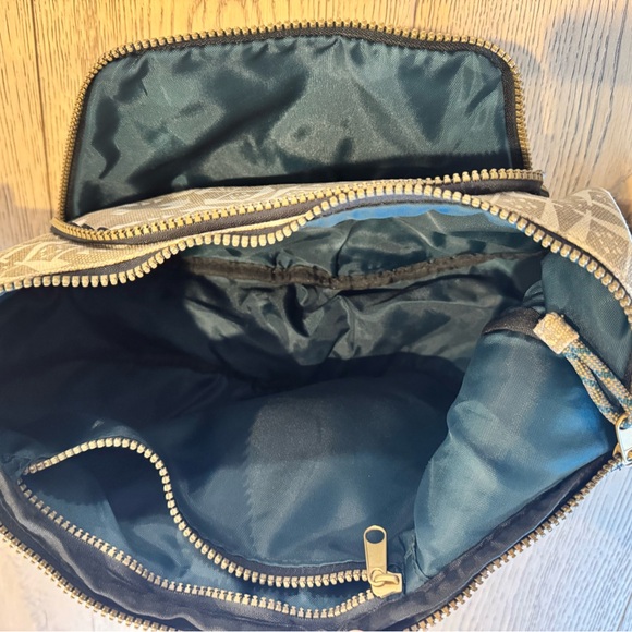 Kavu Rope Sling Bag - Picture 3 of 5